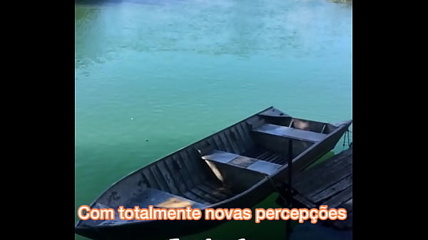 Cantor mostrando seu talento 