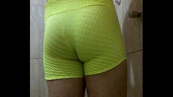 Vestindo shortinho suplex 