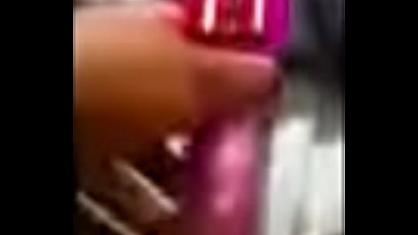 Sexyebony plays with herself