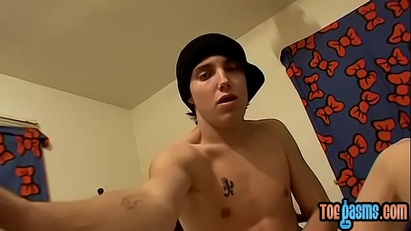 Play MP4 - Blinx lotions his feet and then adds some spunk to the mix