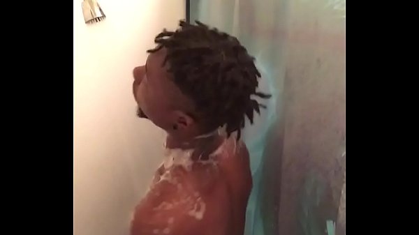 Play MP4 - Taking a shower