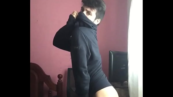 Putita argentina muestra la cola y la conchita 