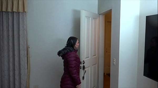 Delivery man fucks a milf