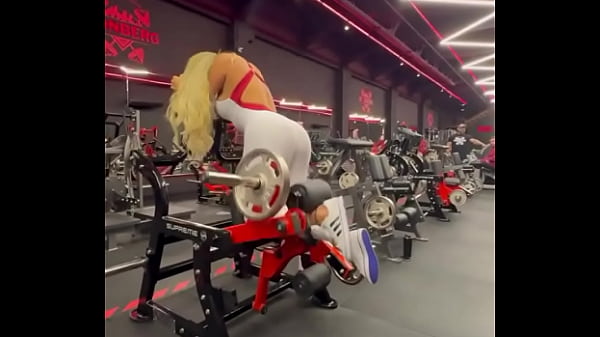 Esse foi o treino de ontem! Quando da 22:00 as luzes brancas da academia se apagam e ficam s&oacute; as vermelhas ligadas, como ... 