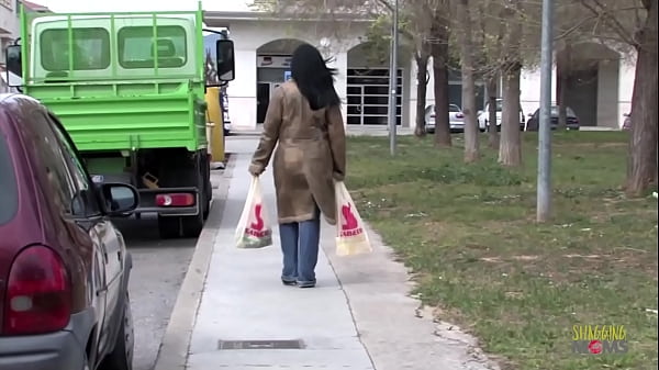 Play MP4 - Grocery shopping milf gets picked up and led to nature for passionate anal pounding