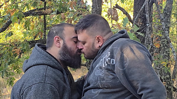 Me Encontr&eacute; A Un Osote Bien Rico En El Bosque Y Le Com&iacute; La Verga, Hubo Mucha Leche Y Que De Con Ganas De Que Me Follara thumbnail