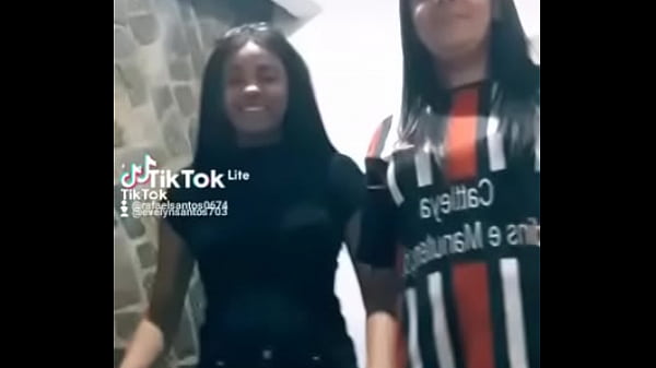 M&atilde;e E Filha Rebolando thumbnail