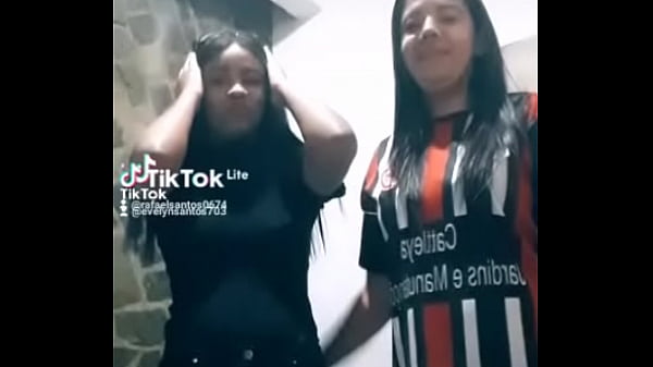 Nonton M&atilde;e E Filha Rebolando thumbnail