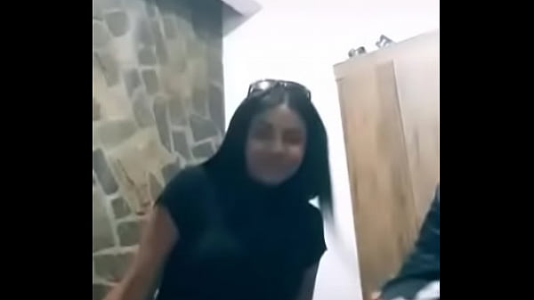 M&atildee e filha Dan&ccedilando Funk