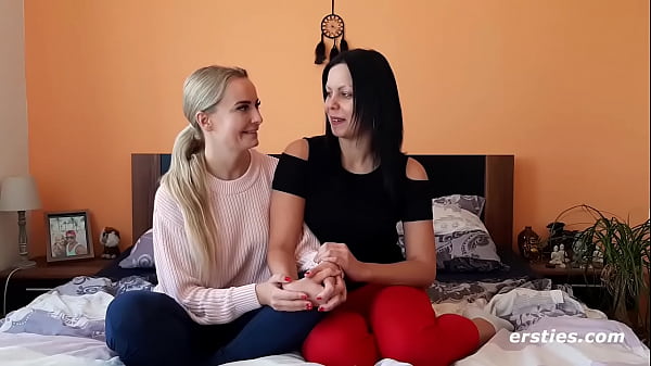 Ersties: Victoria und Julia 