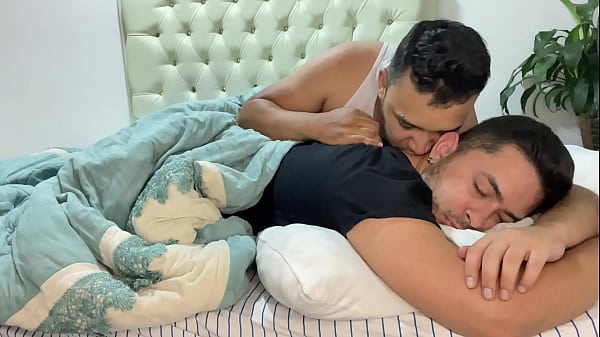 Play MP4 - Padrastro me confunde cuando duermo me come el culo a pelo y me lo deja lleno de leche caliente
