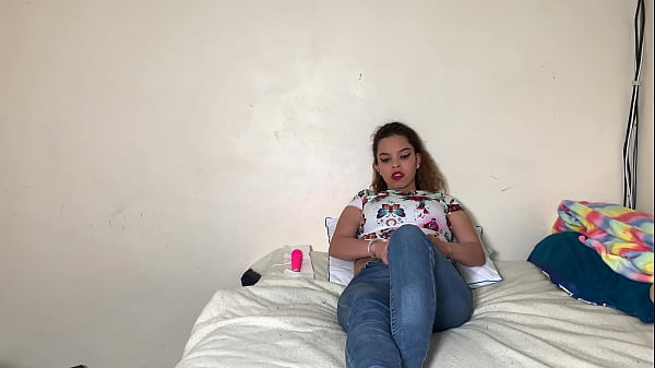 chica sexy masturbándosecon mano