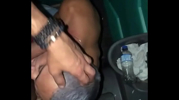 Mamada No Banheiro P&uacute;blico thumbnail