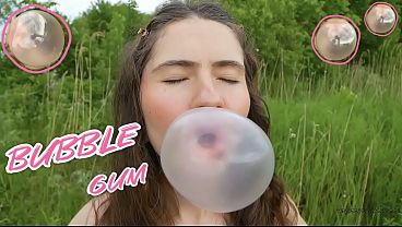 Nonton Sassy Bubblegum Chewing Brat Teases Outside thumbnail