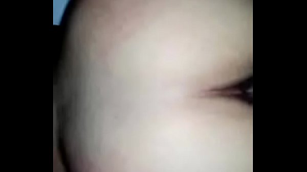 Se lacoge y_nalgea de perrito