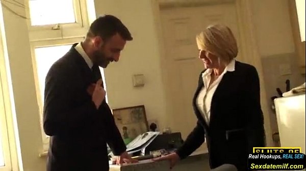 Play MP4 - British big ass milf