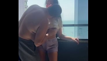 Nonton Sargento Corno Comeu A Esposa Novinha Safada Na Varando Do Predio E Vazou Na Net thumbnail