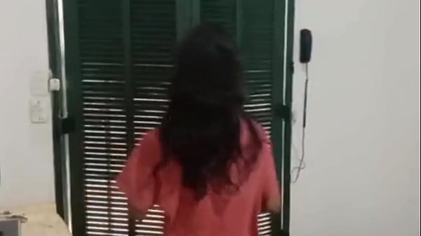 Depois de sair da pris&atilde;o por um tempo percebi que havia novas vizinhas na &aacute;rea me apresentei e pedi um pouco de a&ccedil;&uacute;car para iniciar uma conversa e recebi muito mais do que esperava