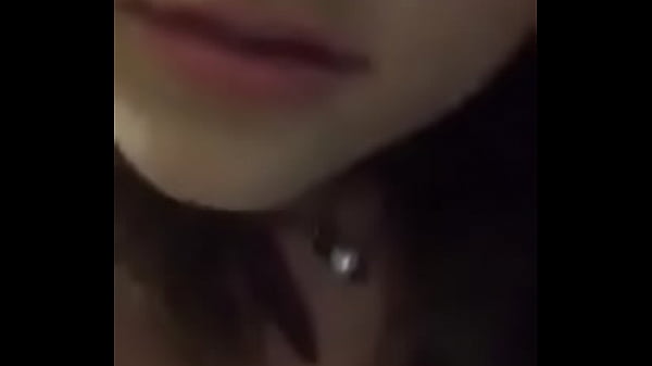 Ricaecuatoriana tocandose