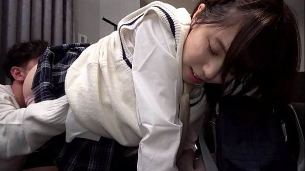 Play MP4 - ハメ撮り はみ出る陰毛がそそる。未処理ナチュラルおマンコJK。モチスベ美肌が眩しい！！韓国好きイマドキ女子&cir;生と韓流デート。ズンズン奥まで届くピストンに思考停止寸前