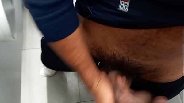 Play MP4 - Mamando a rola do chefe no banheiro em busca de receber aumento de sal&aacute;rio&period;