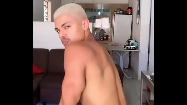 gostoso dan&ccedil;ando 