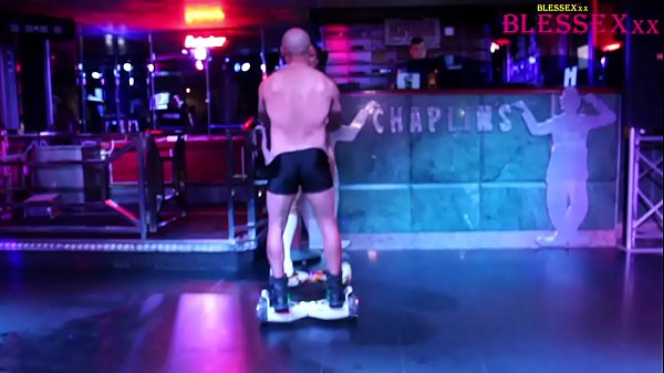 Play MP4 - Sex in public