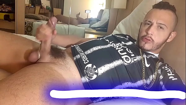 Play MP4 - Novinho dotado pentelhudo masturbando