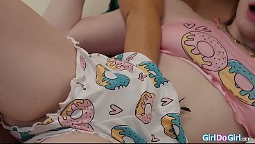 Nonton Stepdaughter Lilibet Saunders Cuddles With Her Recent Divorced Stepmom Elise London.the Busty Milf Slides Her Hand Down The Chubby Teens Panties thumbnail