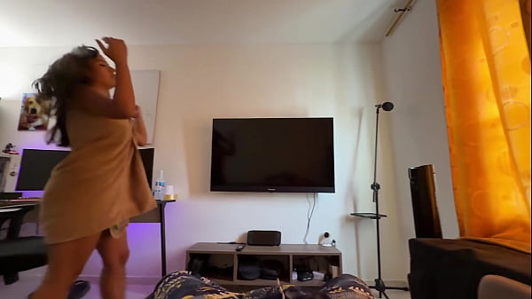 Nonton La Ducha La Deja Muy Caliente Y Me Saca Toda La Leche - Pov thumbnail