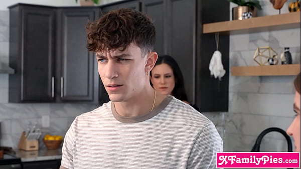 Play MP4 - Halloween boxes inspected by a swap family got everyone excited