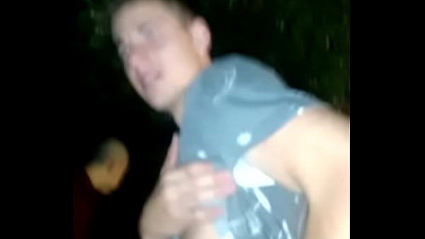 Play MP4 - Le duele una banda