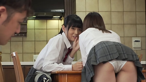 Play MP4 - 友達のJ&cir;妹が笑みを浮かべパンチラで誘惑！ムレムレパンティで激しい顔騎&尻コキ責めで弄ばれて&hellip;　友達には内緒で妹の敏感生マ&cir;コをがっつりハメまくる！【パート2】