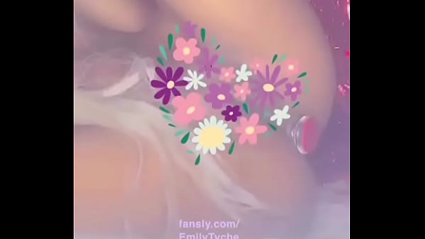 Nonton Cute Asian Babe Buttplug thumbnail