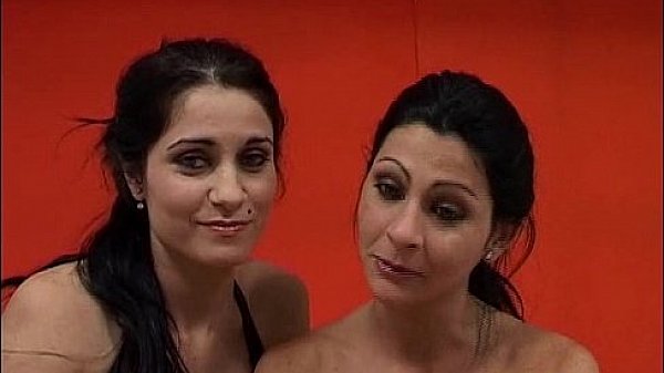 Nonton Gorgeous Latina Teen Mora And Natalin 51 thumbnail