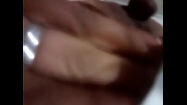 Me muestras sus tetas y se toca