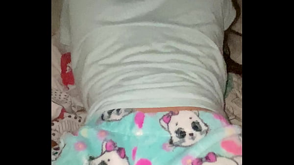 Play MP4 - Mi amiga de la universidad se mete a mi cuarto con ganas de pene