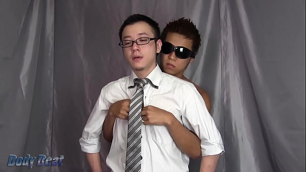 イカにも仕事ができそうな頼りがいのある雰囲気を醸し出す彼は、きっとエリートリーマンで部下からの信頼も厚いのだろう。 thumbnail