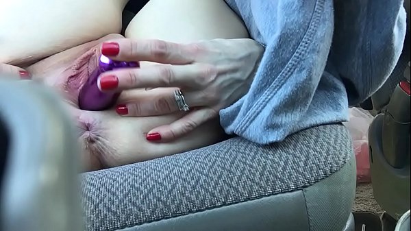 Play MP4 - Amber plays on the Hwy