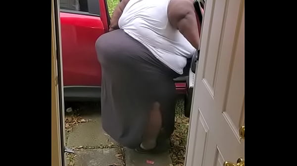 Ssbbw Struggles too walk 