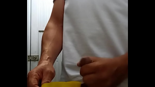 Gozando dentro dasluvas da Sandrinha