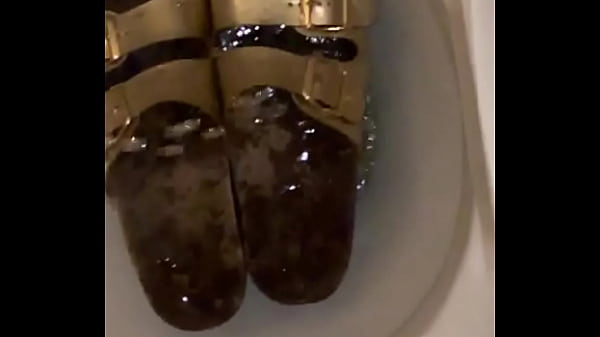 Peeingon my step momsshoes