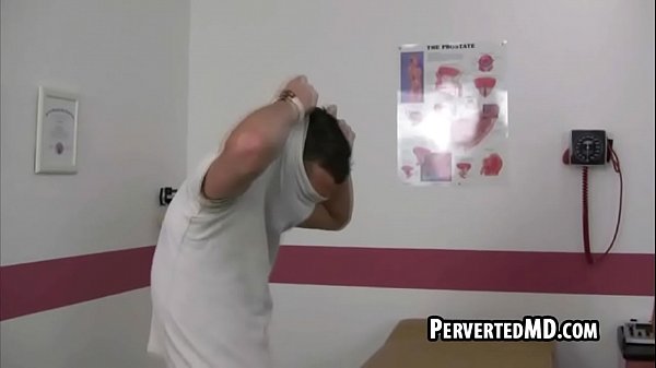 In the doctors office these sexy twinks exchange head 