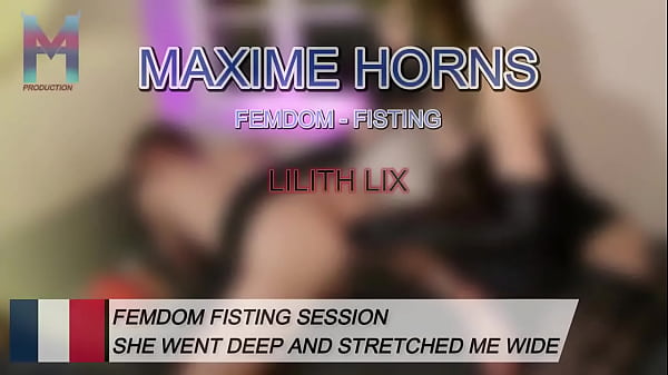 J&rsquo;&eacute;tais &agrave; sa merci jambes &eacute;cart&eacute;es poing enfonc&eacute; au plus profond de mon lix m&rsquo;a compl&egrave;temen 