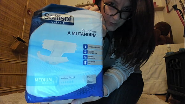 Exciting diaper full of pee for a great fetish masturbation