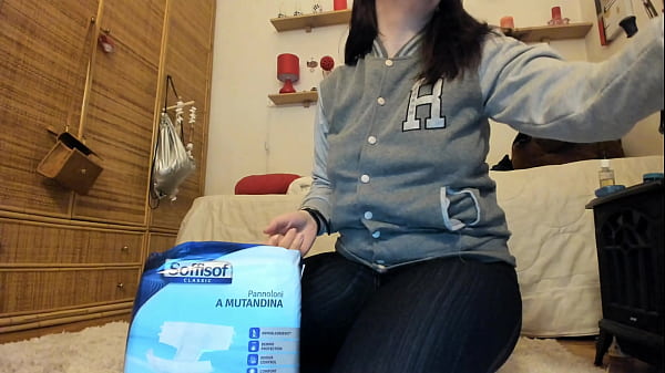 Play MP4 - Exciting diaper full of pee for a great fetish masturbation