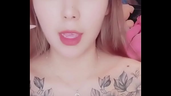 纹身美女摇啊摇