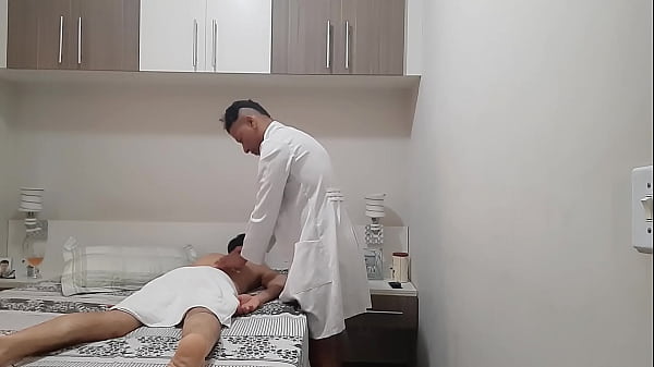 Massagem Tantrica No H&eacute;tero, Enquanto Isso A Esposa O Aguarda L&aacute; Fora - Ato 01 thumbnail