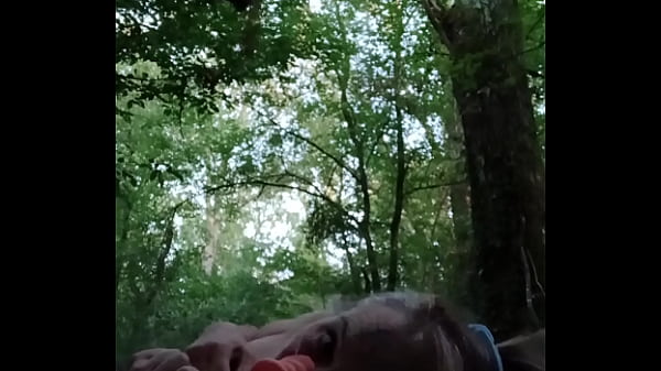 2025 09 17 esclave f en foret rampe dans la boue pisse et ceinture 