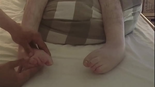 Play MP4 - Disabled guy gets a foot massage and handjob from his niece